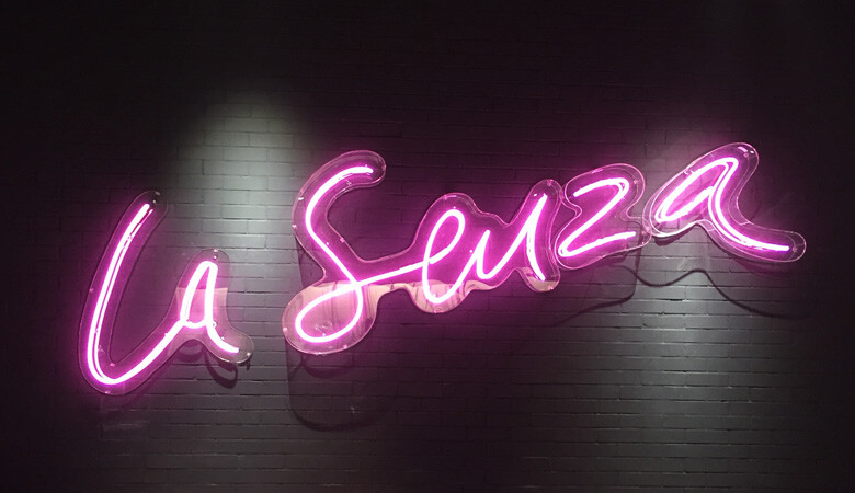 La senza label hi-res stock photography and images - Alamy
